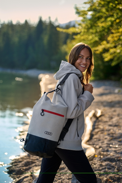 Audi Softshellhoodie, Unisex, hellgrau.